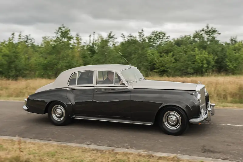 Minichamps 1:43 Scale Ford Focus RS500 is displayed in a white studio